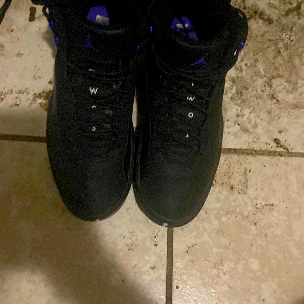 Jordan 12s used but clean and in perfect condition